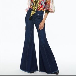 Alice + Olivia high rise extreme bell bottom ruffle hem jeans size 25 dark wash